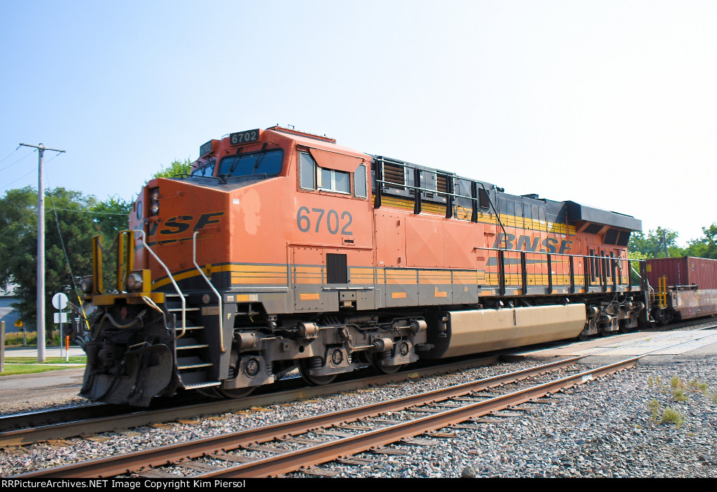 BNSF 6702 Pusher